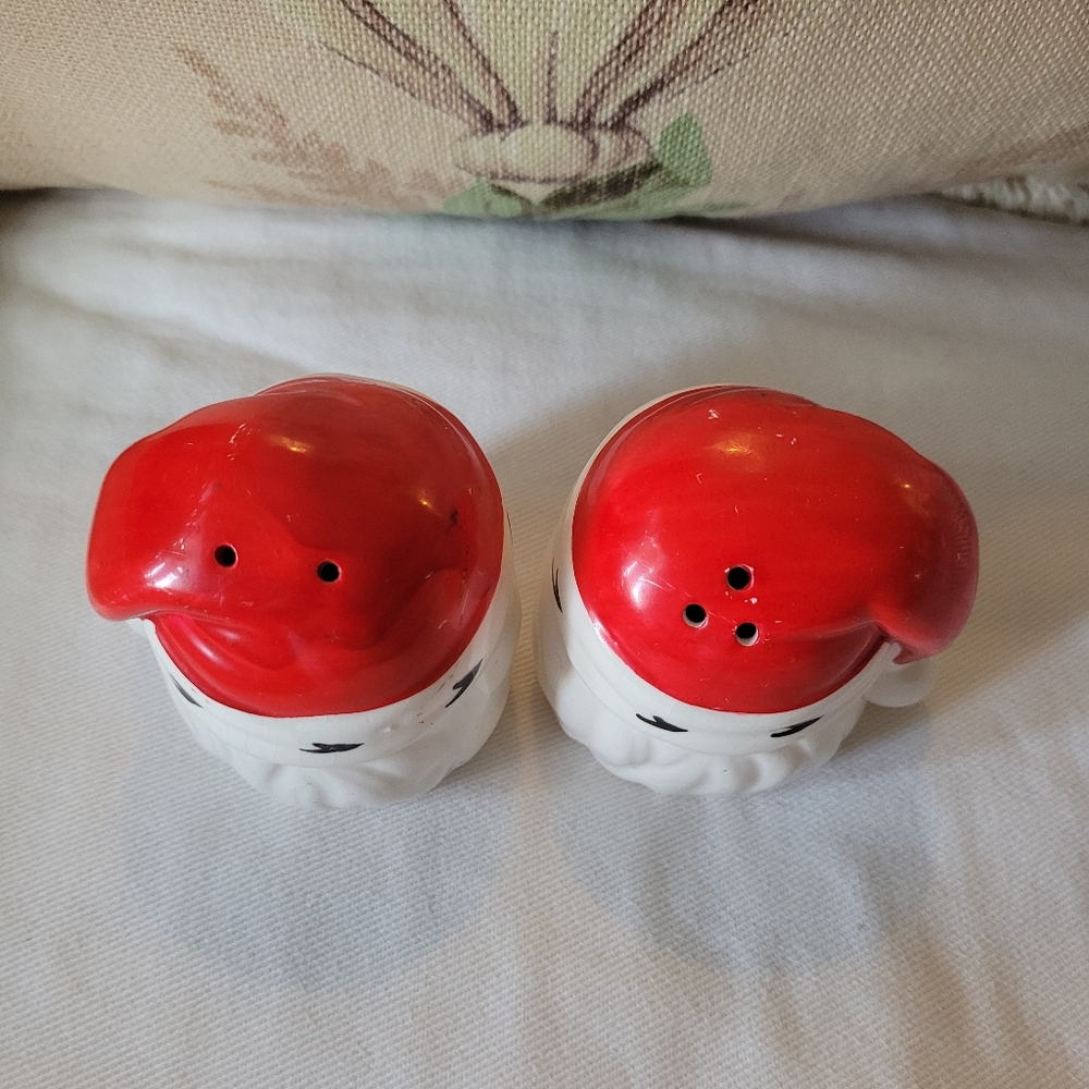 Vintage Santa Claus Salt and Pepper Shakers - Picture 4 of 7